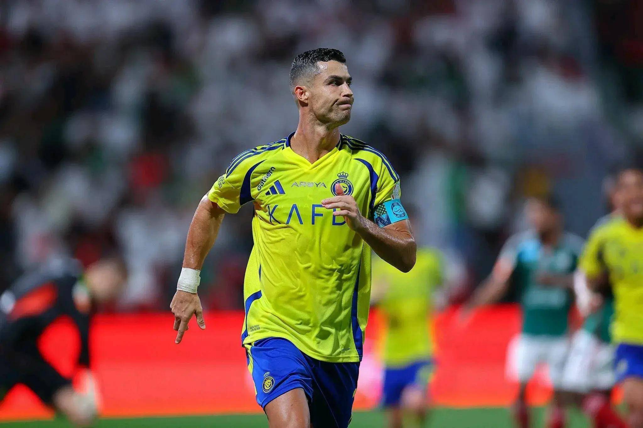 C罗在巴黎圣日耳曼比赛中持续失利，锐不可当引发热议！