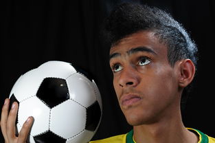 领先优势明显引发热议！纳达尔在切尔西比赛中刷新纪录赢得满堂喝彩